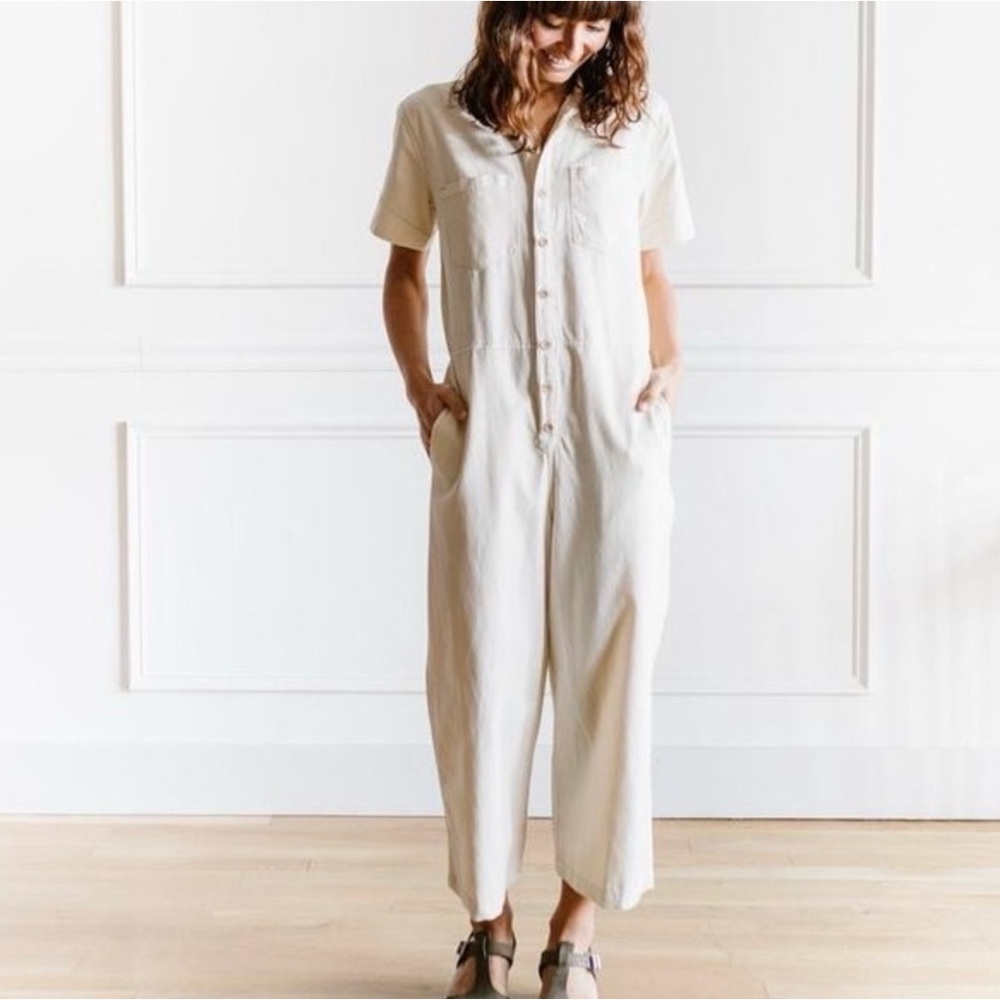 Unpublished Women’s Cream colored cropped jumpsuit - size M
